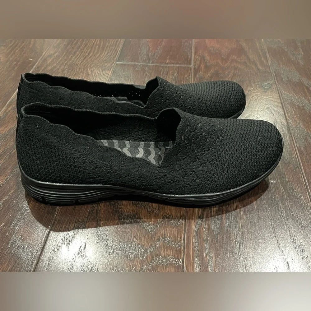 SKECHERS AIR COOLED CUSHION COMFORT BLACKSHOES Women SIZE 9